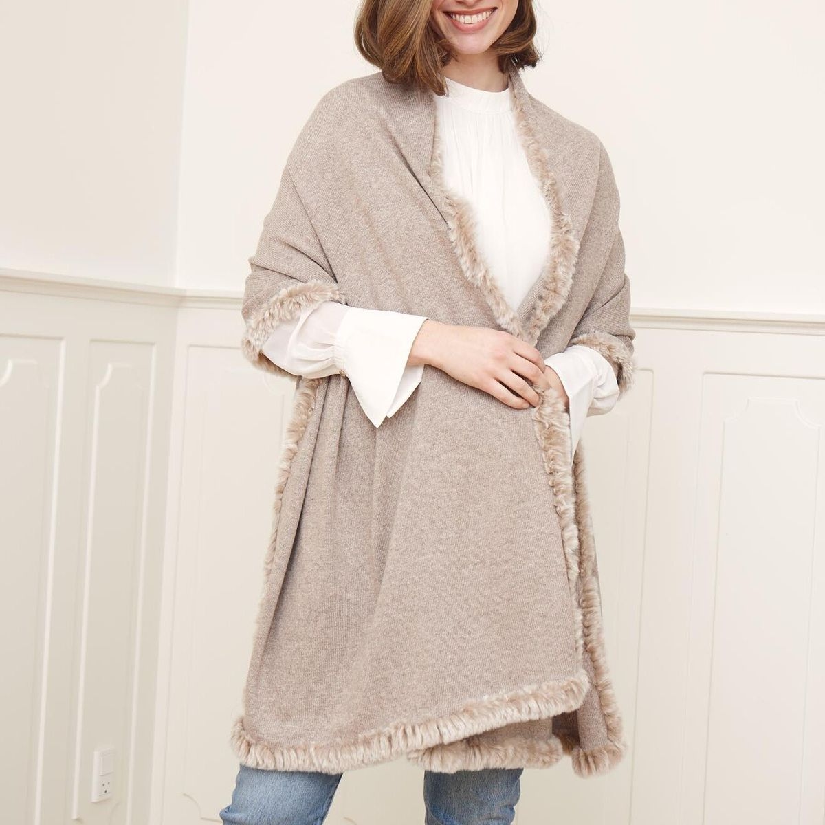 Scarlet tørklæde med pelskant