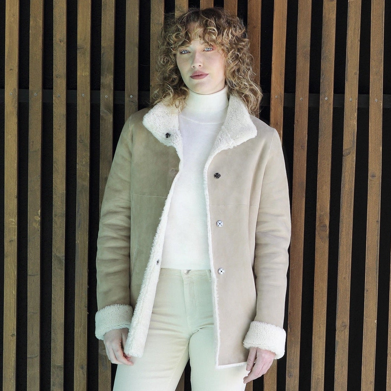 Rulamjakke beige halvlang